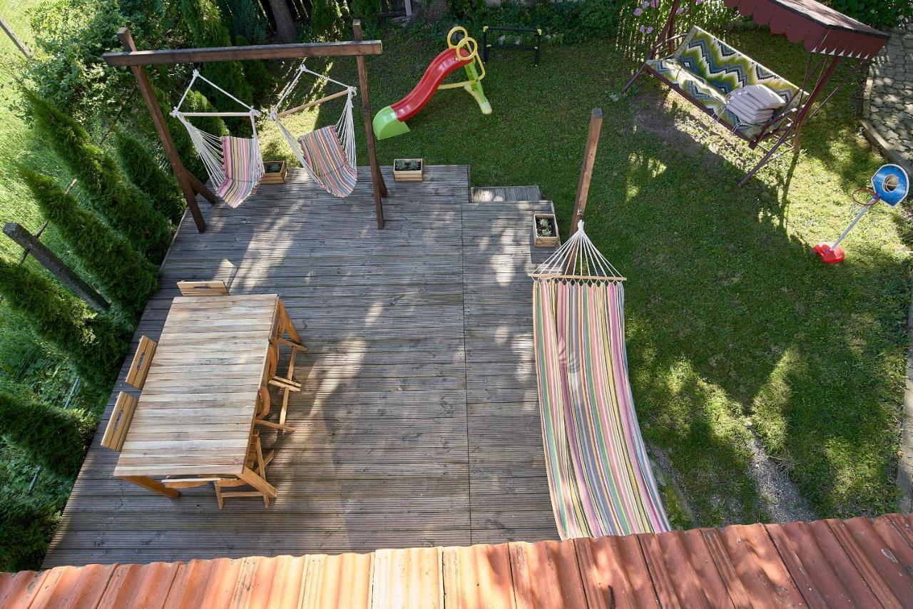 Walnut Tree Cottage Săcele Екстериор снимка